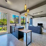 Central, Business Travellers Dream-Wifi-Pool